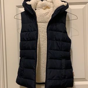 Padded fur-lined navy hollister vest